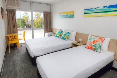 Palm Beach Hotel - Goulburn Accommodation 0