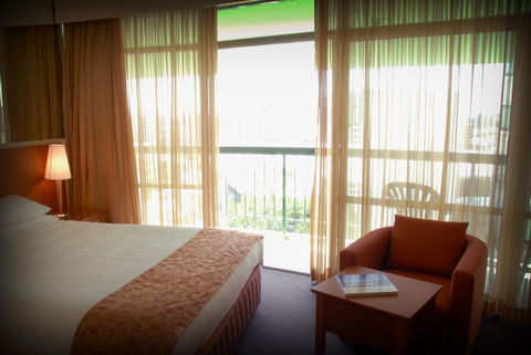 Madison Tower Mill Hotel - Goulburn Accommodation 23