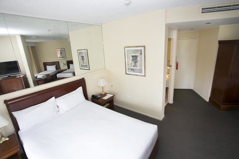 Madison Tower Mill Hotel - Goulburn Accommodation 9