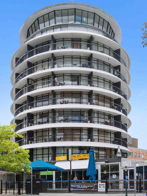 Madison Tower Mill Hotel - Goulburn Accommodation 0