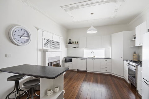 The Lighthouse - Goulburn Accommodation 12