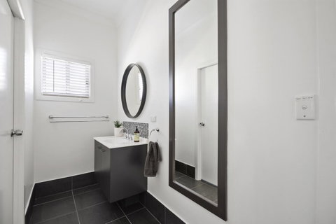 The Lighthouse - Goulburn Accommodation 13