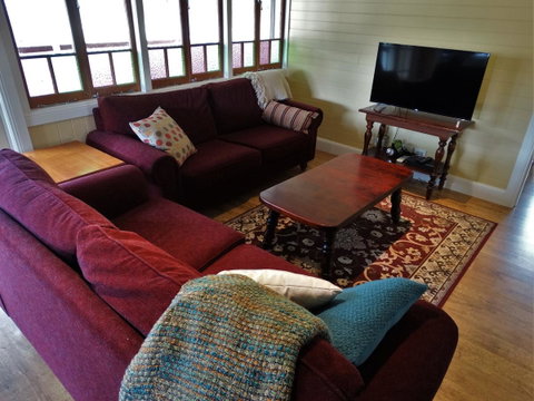 Loughmore House - Goulburn Accommodation 8