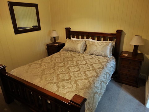 Loughmore House - Goulburn Accommodation 7