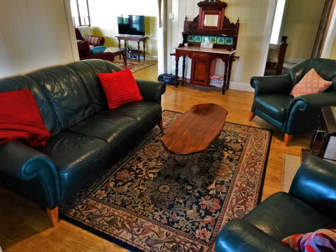 Loughmore House - Goulburn Accommodation 5