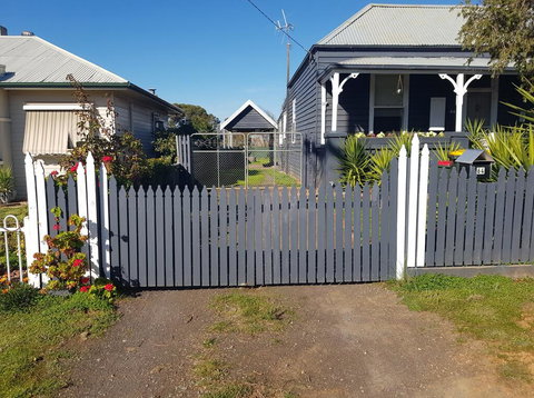 Welcome Stranger Cottage - Goulburn Accommodation 1
