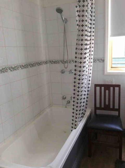 Welcome Stranger Cottage - Goulburn Accommodation 3