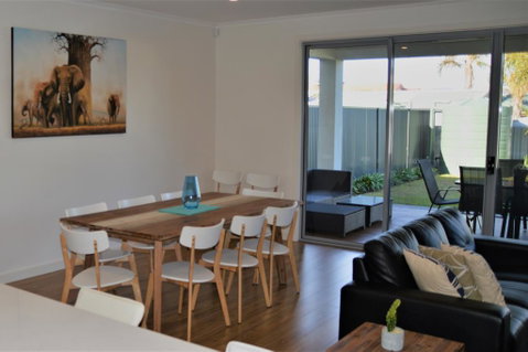 Western Breeze - Goulburn Accommodation 2