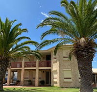 Whispering Palms - Goulburn Accommodation