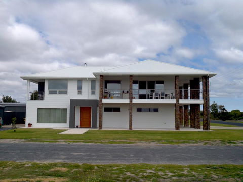 White Caps B&B Apartment - Goulburn Accommodation 1