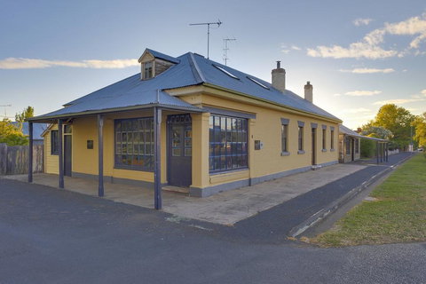 Whites Corner - Goulburn Accommodation 3