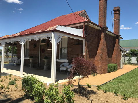 Woodstock Cottage - Goulburn Accommodation 2