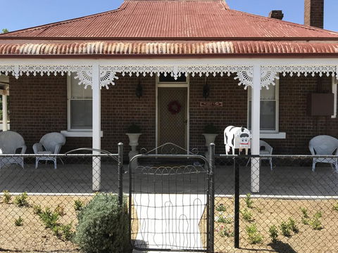 Woodstock Cottage - Goulburn Accommodation 0