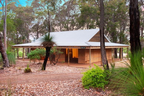 Woodstone Grass Tree Cottage - Goulburn Accommodation 0