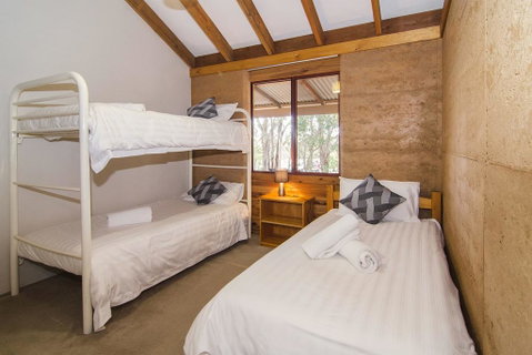 Woodstone Grass Tree Cottage - Goulburn Accommodation 3