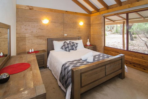 Woodstone Grass Tree Cottage - Goulburn Accommodation 2