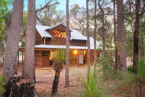 Woodstone Kookaburra Cottage - Goulburn Accommodation 0