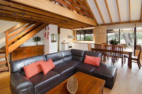 Woodstone Kookaburra Cottage - Goulburn Accommodation 1