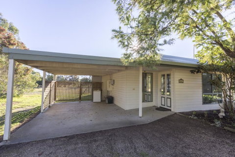 Woongara Cottage - Pet Friendly Country Retreat - Goulburn Accommodation 3