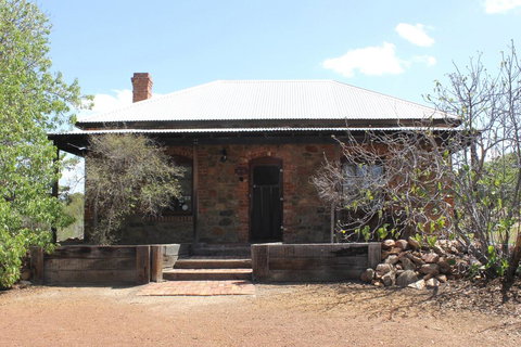 York Cottages And Burnley House - Goulburn Accommodation 3