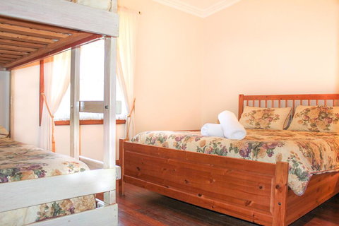 York Cottages And Burnley House - Goulburn Accommodation 2