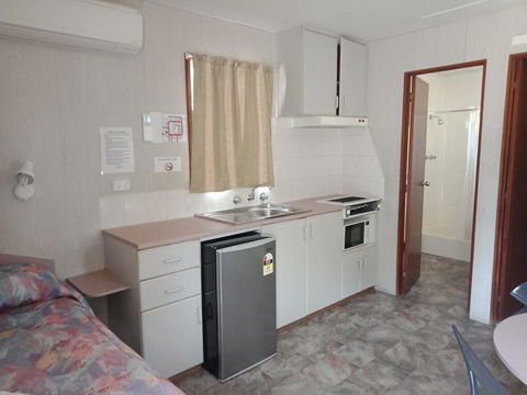 Young Caravan Park - Goulburn Accommodation 2