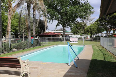 Young Caravan Park - Goulburn Accommodation 0