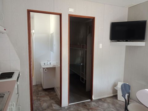 Young Caravan Park - Goulburn Accommodation 1