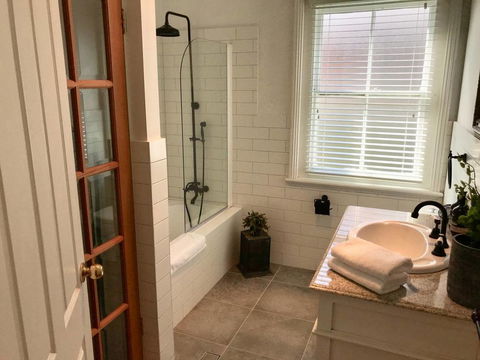 YSG The Edward Townhouse 153 - Walk To Town - Goulburn Accommodation 2