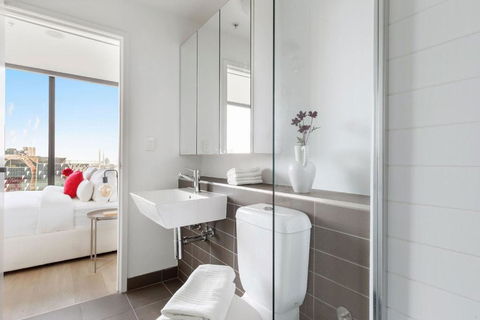 A 2BR Apt With Harbour Views And FREE Parking - Goulburn Accommodation 2