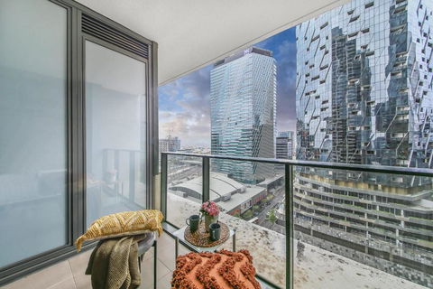 A Chic 2BR Home Near Southern Cross City Views - Goulburn Accommodation 4