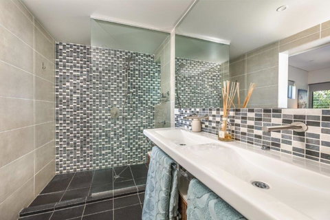 At Waves Penthouse Unit15 - Goulburn Accommodation 2