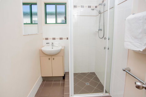 NRMA Bowen Beachfront Holiday Park - Goulburn Accommodation 22