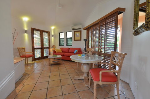 Martinique On Macrossan - Goulburn Accommodation 4
