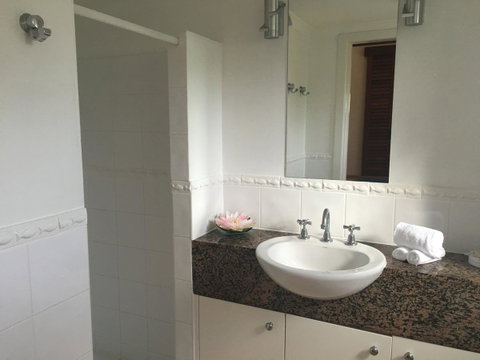 Martinique On Macrossan - Goulburn Accommodation 9