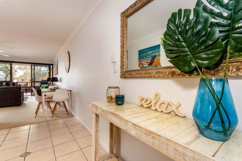 Spacious Family Unit With Incredible Views. - Goulburn Accommodation 5