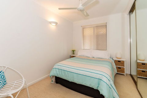 Spacious Family Unit With Incredible Views. - Goulburn Accommodation 7