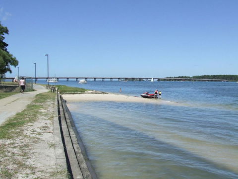 Spacious Family Unit With Incredible Views. - Goulburn Accommodation 15