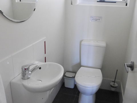 A AAA C-SHACK - Goulburn Accommodation 16