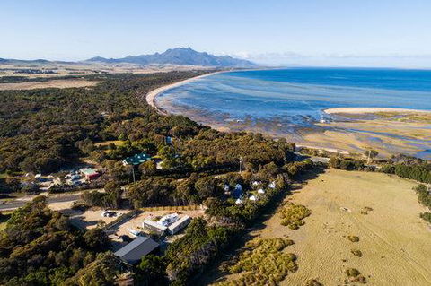 Flinders Island Glamping - Goulburn Accommodation 10