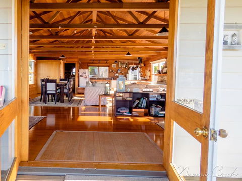 Palana Beach House - Goulburn Accommodation 1