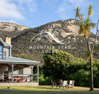 Mountain Seas Lodge - Goulburn Accommodation