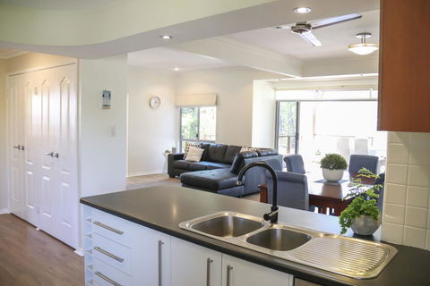 'Top Tier' Dog Friendly Holiday Home - Goulburn Accommodation 2