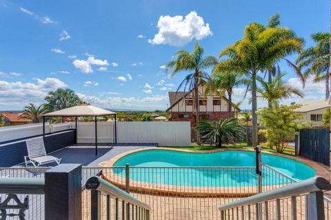1-33 Tingira Close - Rainbow Beach, Gorgeous Ocean Views, Swimming Pool, Air Conditioning - Goulburn Accommodation 3