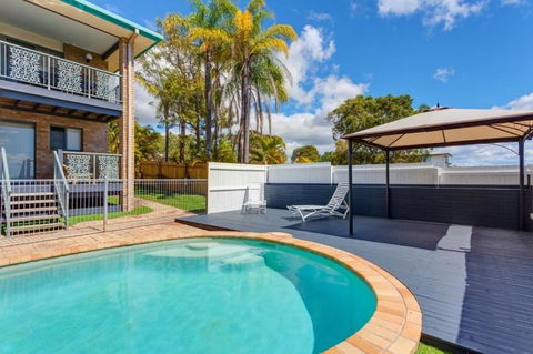 1-33 Tingira Close - Rainbow Beach, Gorgeous Ocean Views, Swimming Pool, Air Conditioning - Goulburn Accommodation 2