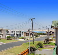 1/32 Ocean Avenue - three bedrooms three bathrooms air con boat parking  water views - Goulburn Accommodation