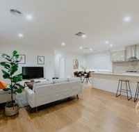 118 Refreshing 3BR Werribee Family House - Goulburn Accommodation