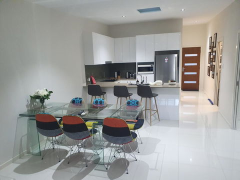 2 BDR Sea View Guest House - Goulburn Accommodation 2