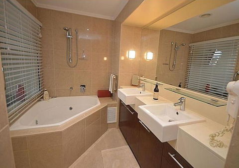 2 BDR/Apt/Foxtel/WiFi/Pool/parking/Spa/Hervey Bay - Goulburn Accommodation 2