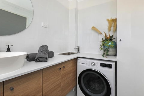 CANAL7-ON THE MOOLOOLABA CANAL! - Goulburn Accommodation 4